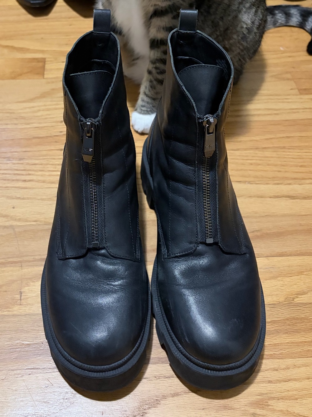 Gently Worn Marc Fisher Women’s Black Front-Zip Leather Boots